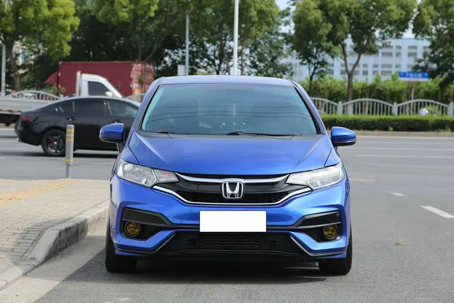 2016 Honda Fit thumbnail 2