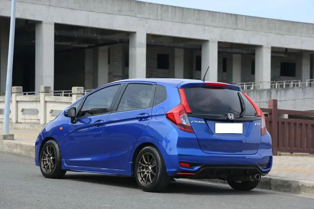 2016 Honda Fit thumbnail 3
