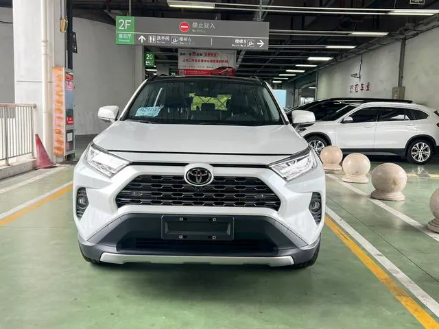 2021 Toyota RAV4 thumbnail 2