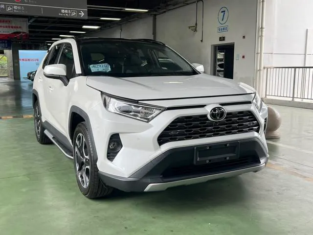 2021 Toyota RAV4 thumbnail 3