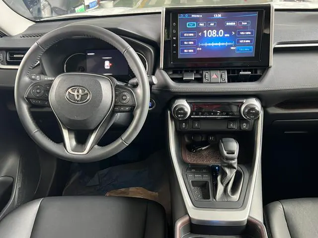 2021 Toyota RAV4 thumbnail 4
