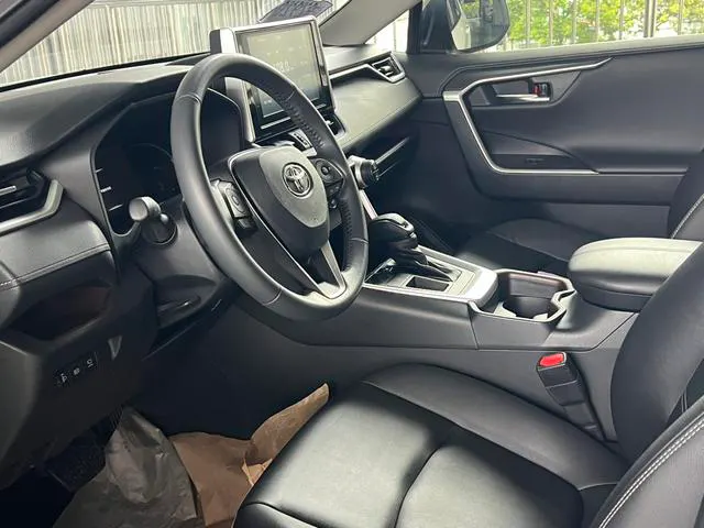 2021 Toyota RAV4 thumbnail 5