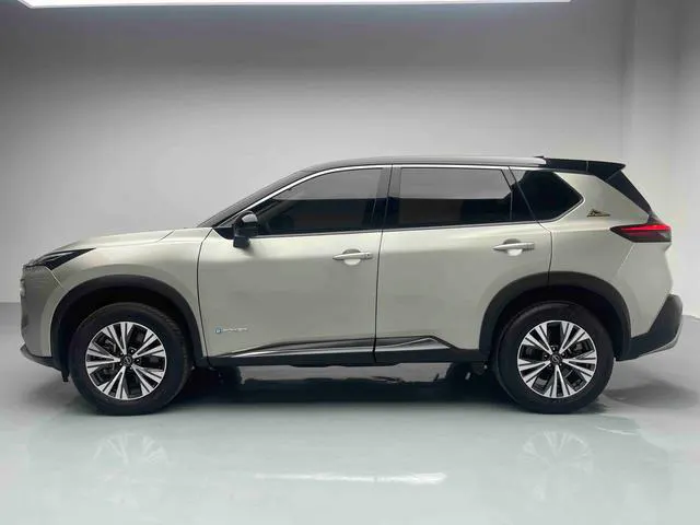 2023 Nissan Zeekr X-Trail thumbnail 5
