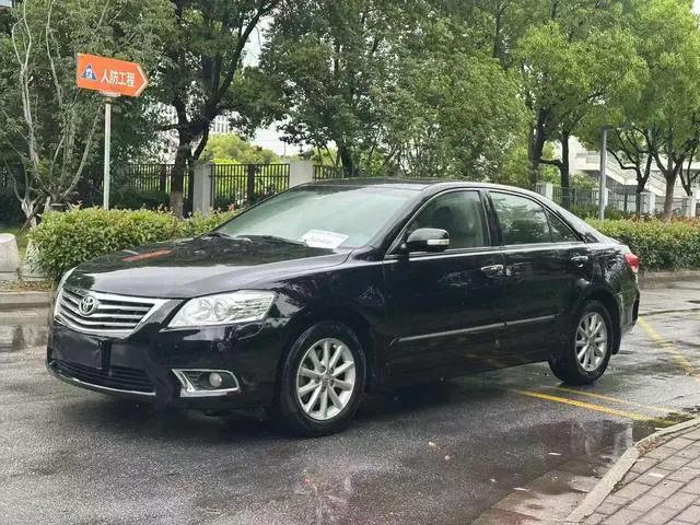 2011 Toyota Camry photo 1