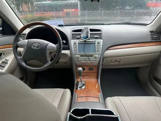 2011 Toyota Camry thumbnail 4
