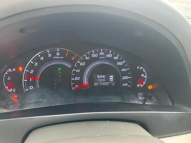 2011 Toyota Camry thumbnail 5