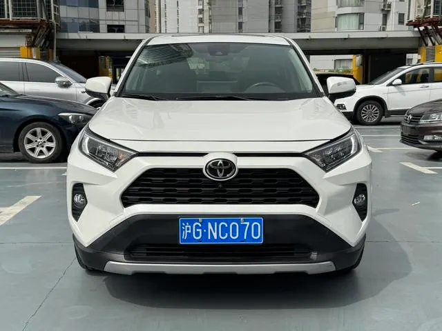 2020 Toyota RAV4 thumbnail 2