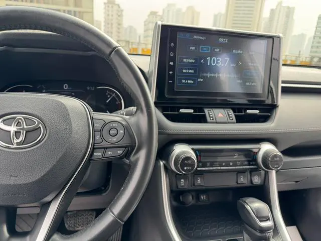 2020 Toyota RAV4 thumbnail 5