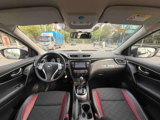 2017 Nissan Qashqai thumbnail 4