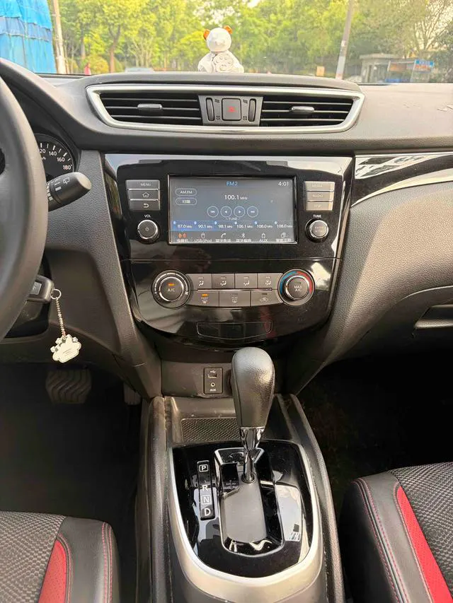 2017 Nissan Qashqai thumbnail 5