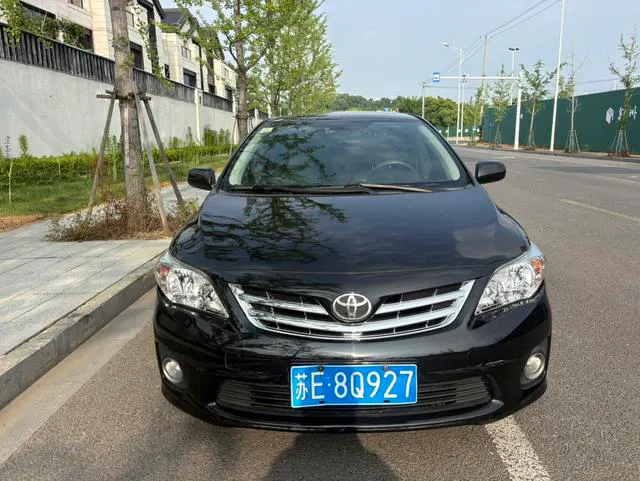 2013 Toyota Corolla thumbnail 2