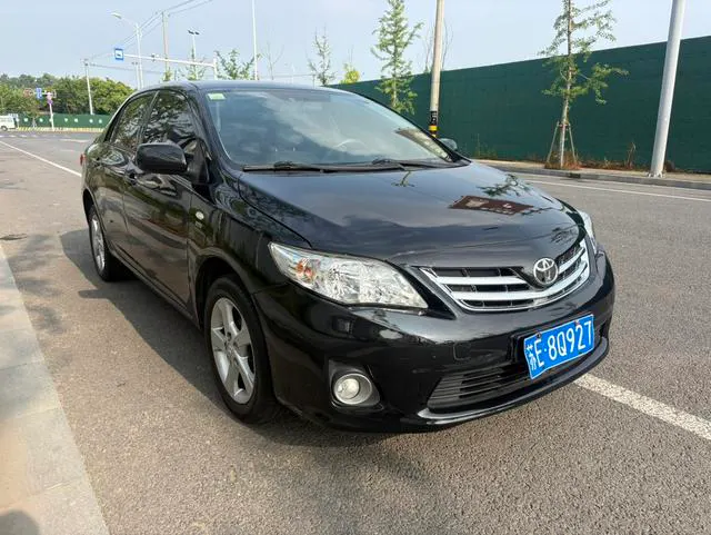 2013 Toyota Corolla thumbnail 3