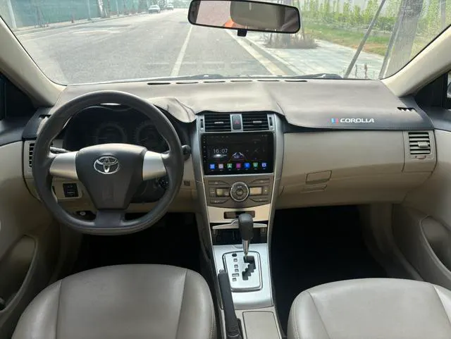 2013 Toyota Corolla thumbnail 4