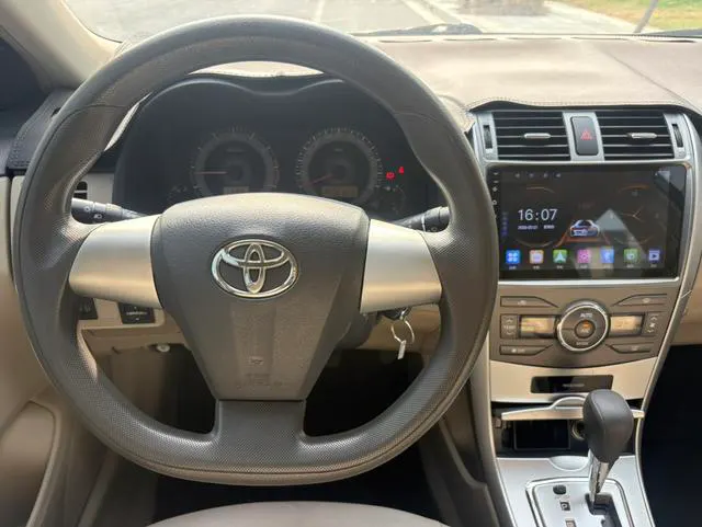 2013 Toyota Corolla thumbnail 5