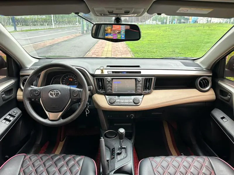 2015 Toyota RAV4 thumbnail 4