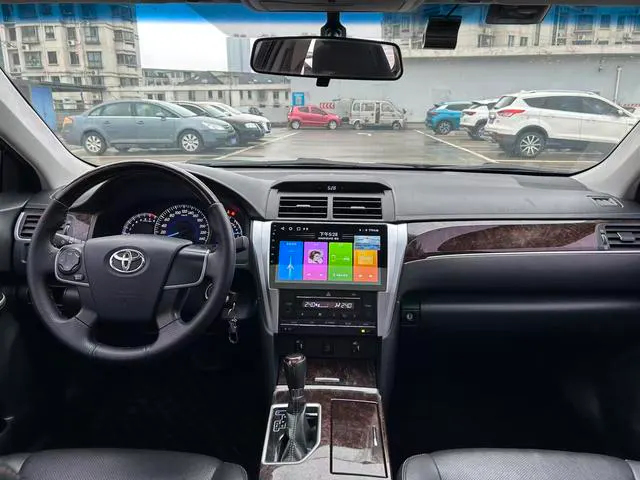 2016 Toyota Camry thumbnail 4