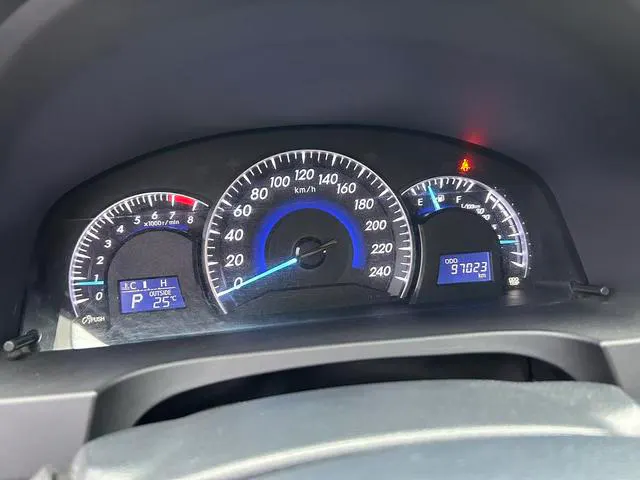 2016 Toyota Camry thumbnail 5