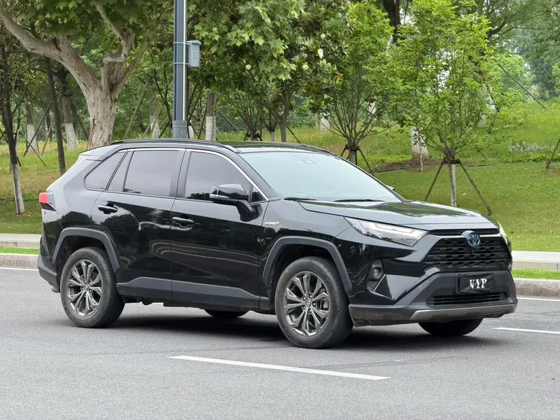 2024 Toyota RAV4 thumbnail 3