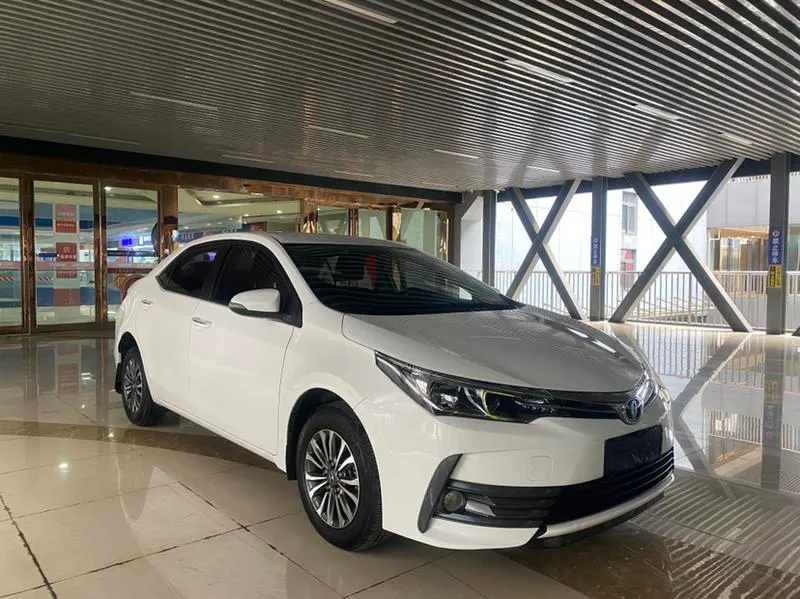 2017 Toyota Corolla thumbnail 3