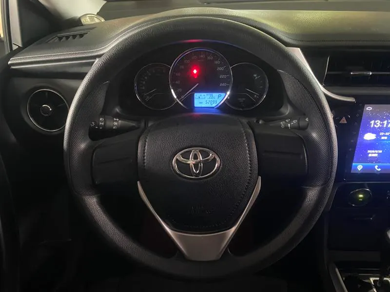 2017 Toyota Corolla thumbnail 5