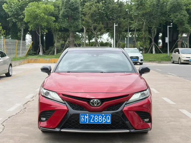 2019 Toyota Camry thumbnail 2