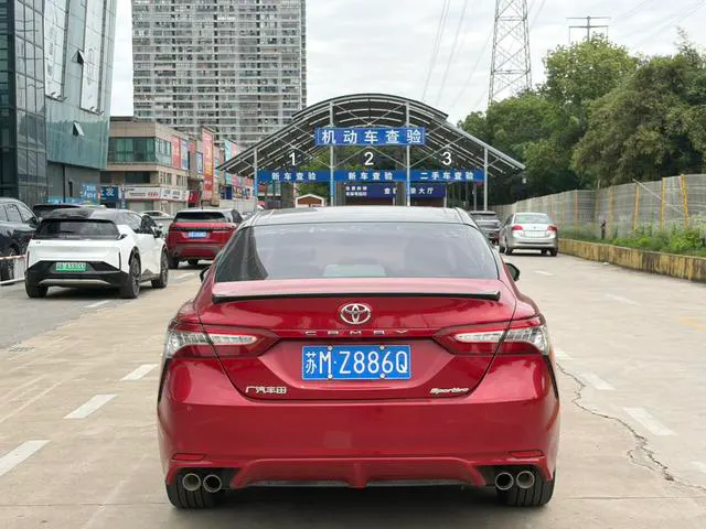 2019 Toyota Camry thumbnail 3