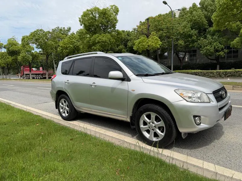 2009 Toyota RAV4 thumbnail 3