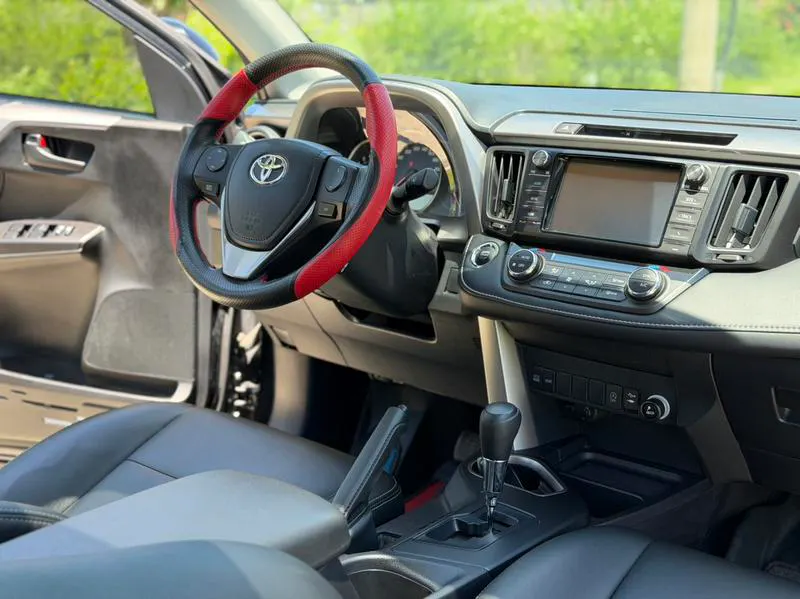 2019 Toyota RAV4 thumbnail 4