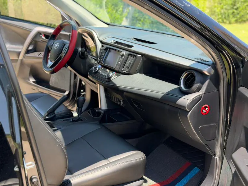 2019 Toyota RAV4 thumbnail 5