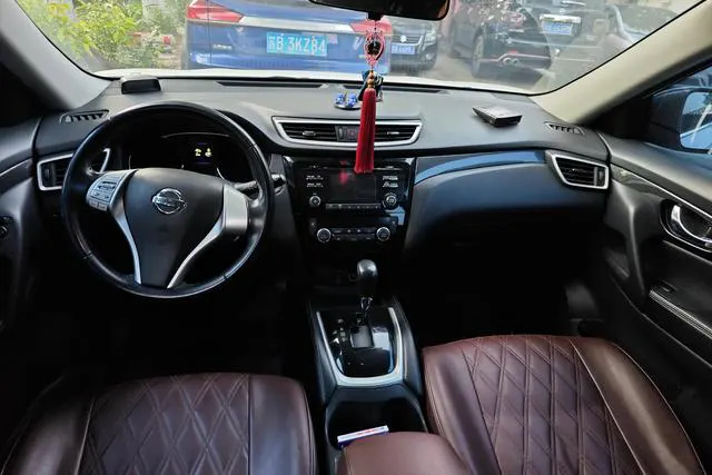 2015 Nissan X-Trail thumbnail 4