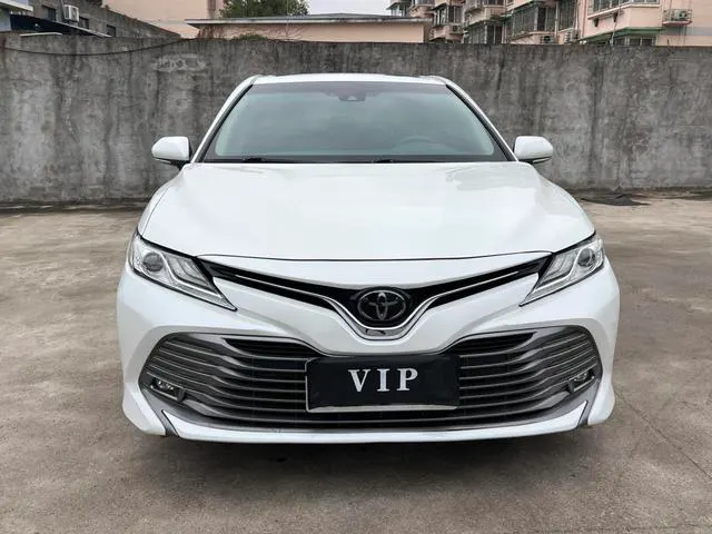 2019 Toyota Camry thumbnail 2