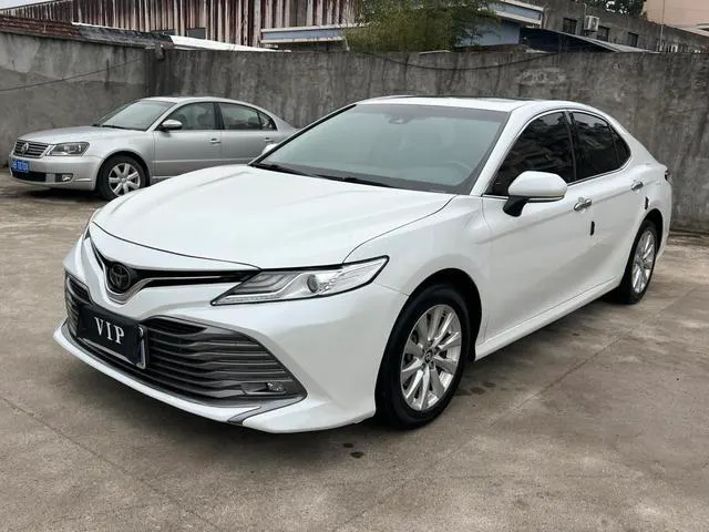 2019 Toyota Camry photo 1