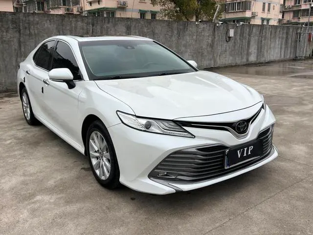 2019 Toyota Camry thumbnail 3