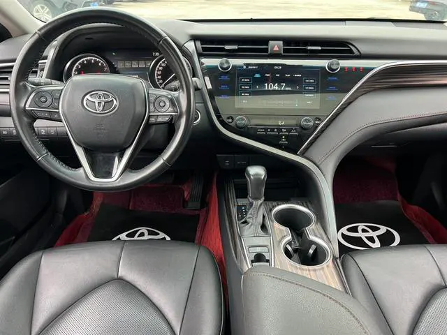 2019 Toyota Camry thumbnail 4