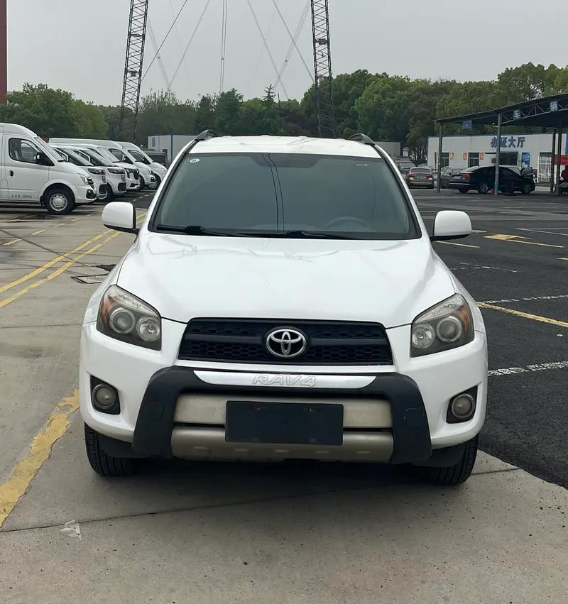2013 Toyota RAV4 thumbnail 2