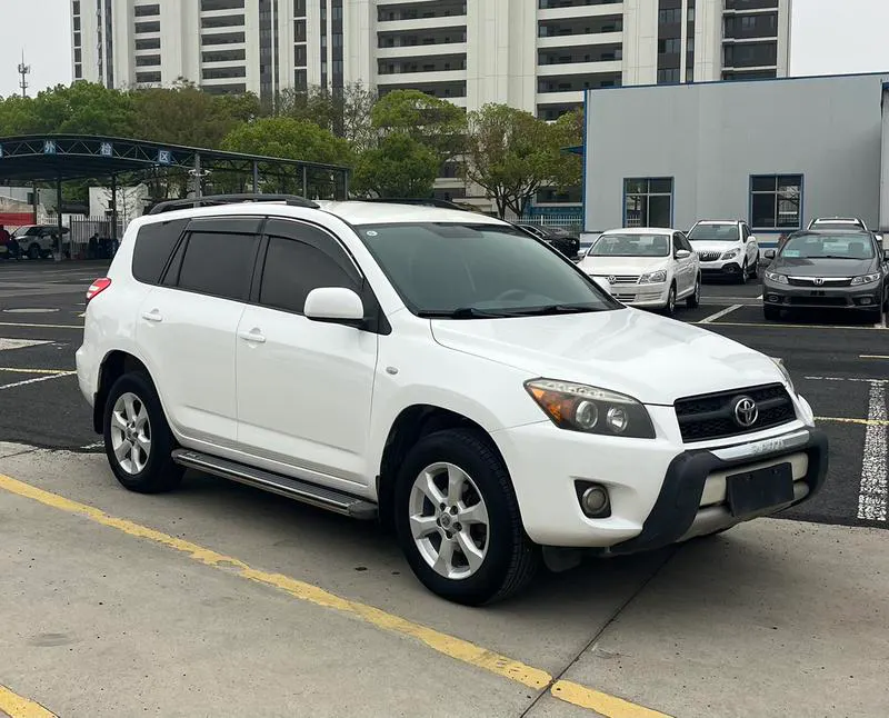 2013 Toyota RAV4 thumbnail 3
