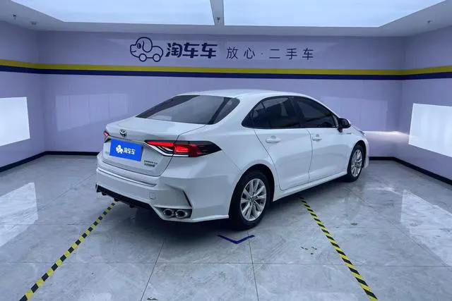 2023 Toyota Corolla thumbnail 3
