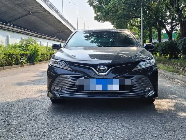 2019 Toyota Camry thumbnail 2