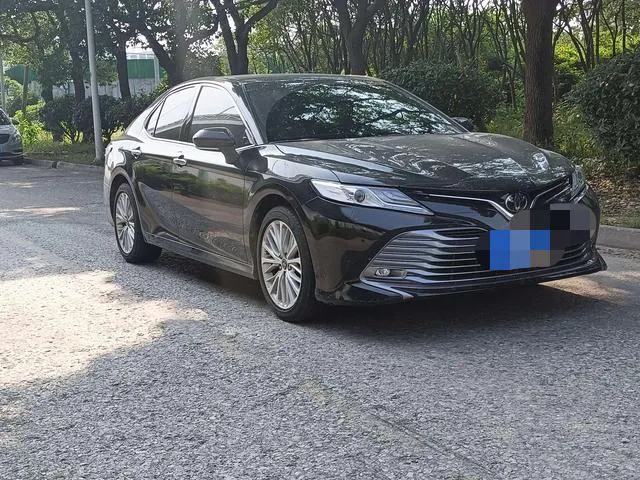 2019 Toyota Camry thumbnail 3