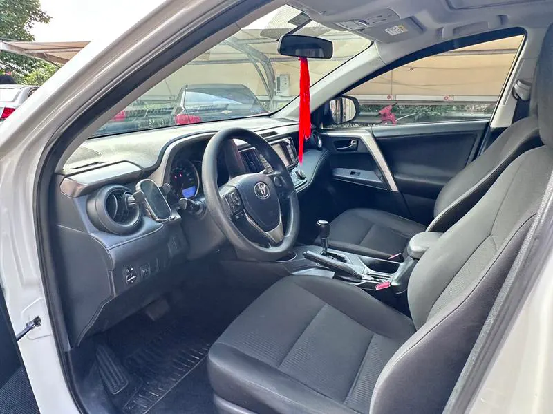 2015 Toyota RAV4 thumbnail 5