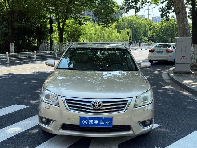 2009 Toyota Camry thumbnail 2
