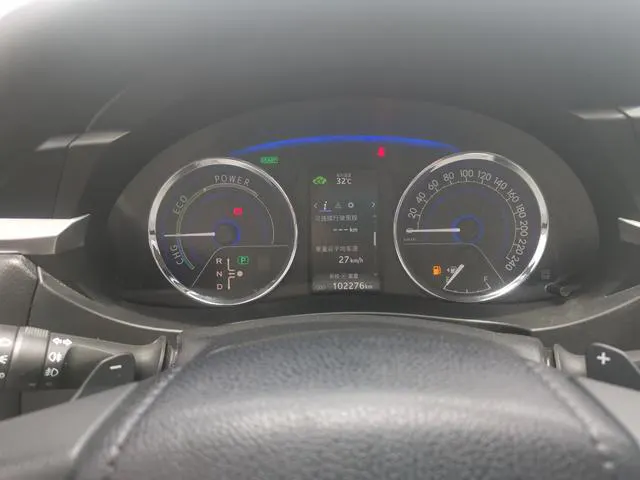2016 Toyota Corolla Hybrid thumbnail 5
