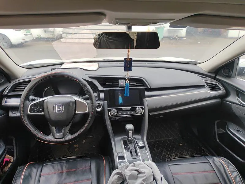 2019 Honda Civic thumbnail 9