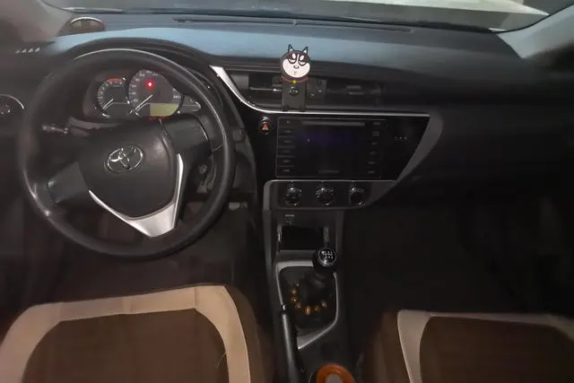 2017 Toyota Corolla thumbnail 4