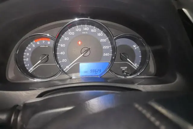 2017 Toyota Corolla thumbnail 5