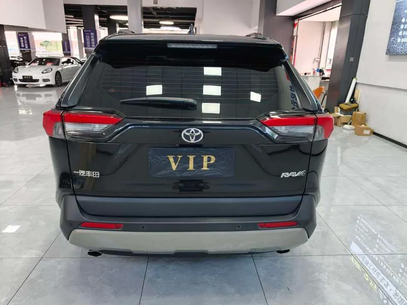 2023 Toyota RAV4 thumbnail 5