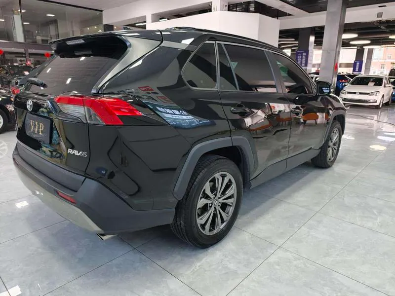 2023 Toyota RAV4 thumbnail 6