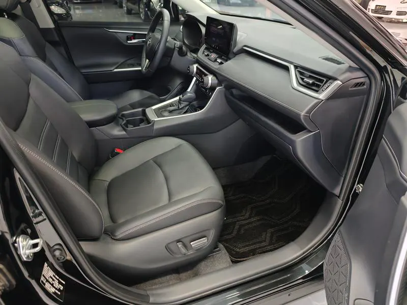 2023 Toyota RAV4 thumbnail 8