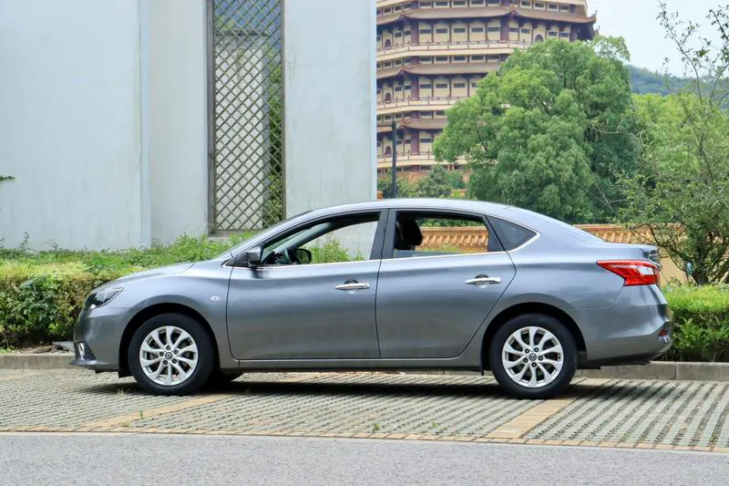 2021 Nissan Sylphy thumbnail 3