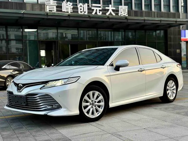 2019 Toyota Camry photo 1